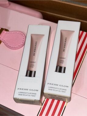 Burberry Fresh Glow Luminous Fluid Base x2